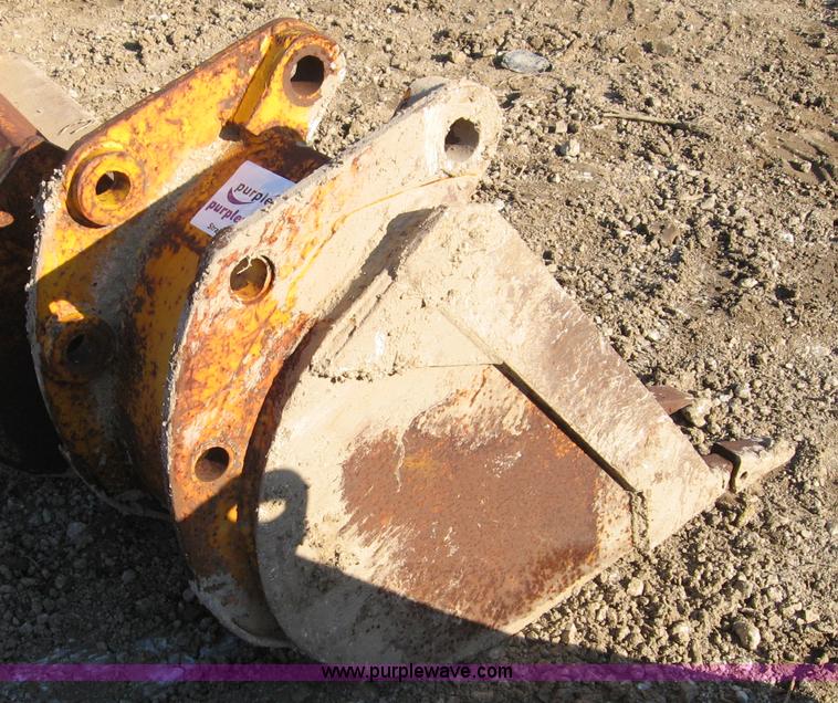 image for item C5982 18" bucket with three teeth