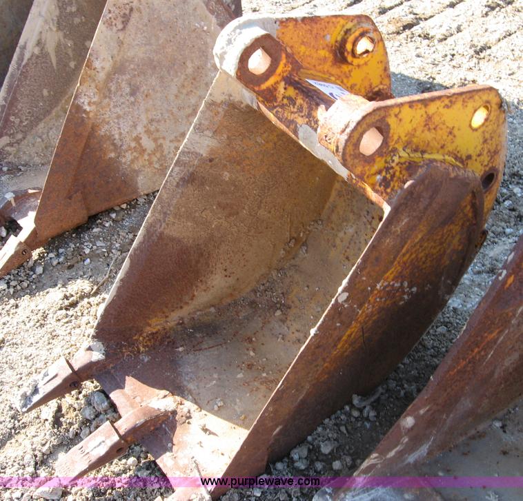 image for item C5982 18" bucket with three teeth