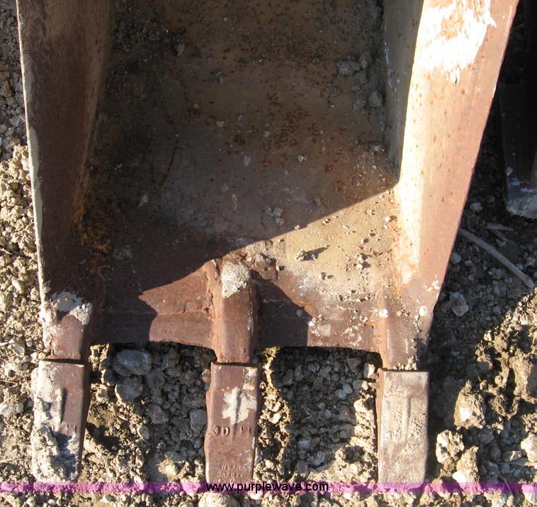 image for item C5982 18" bucket with three teeth