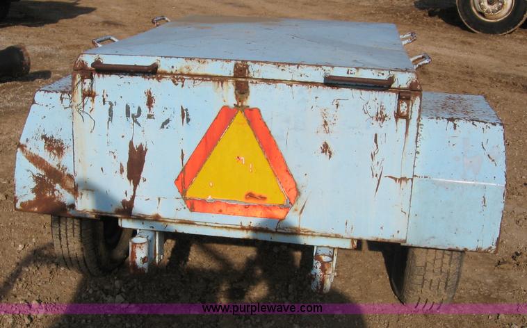 image for item C5986 Tapping utility trailer