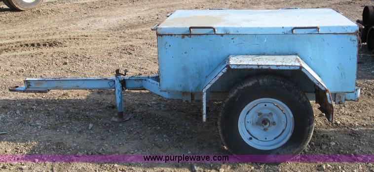image for item C5986 Tapping utility trailer