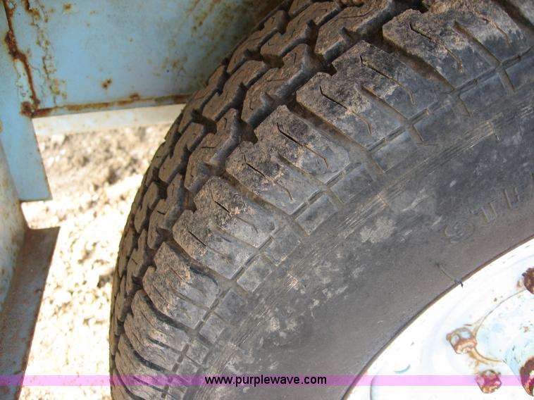 image for item C5986 Tapping utility trailer