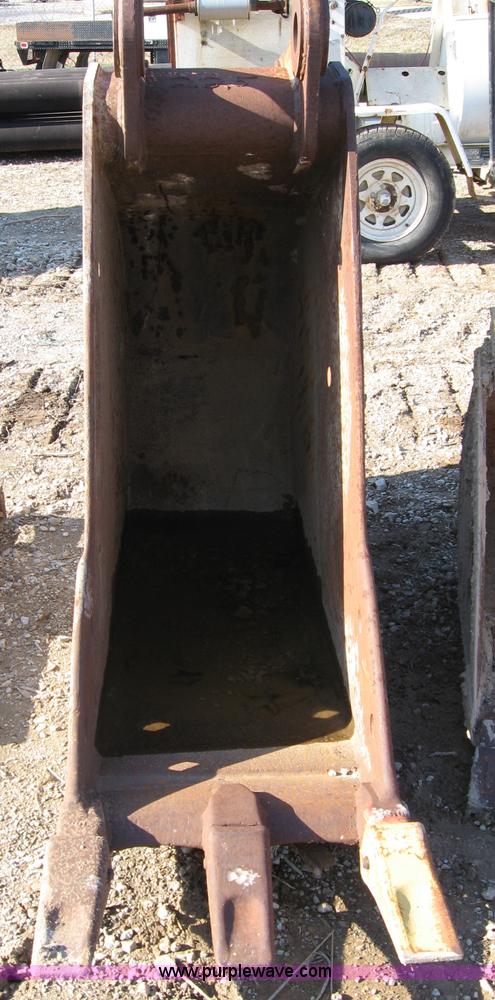 image for item C5989 24" bucket with three teeth