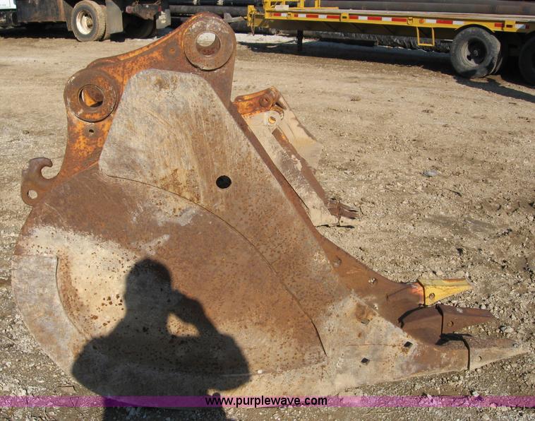 image for item C5989 24" bucket with three teeth