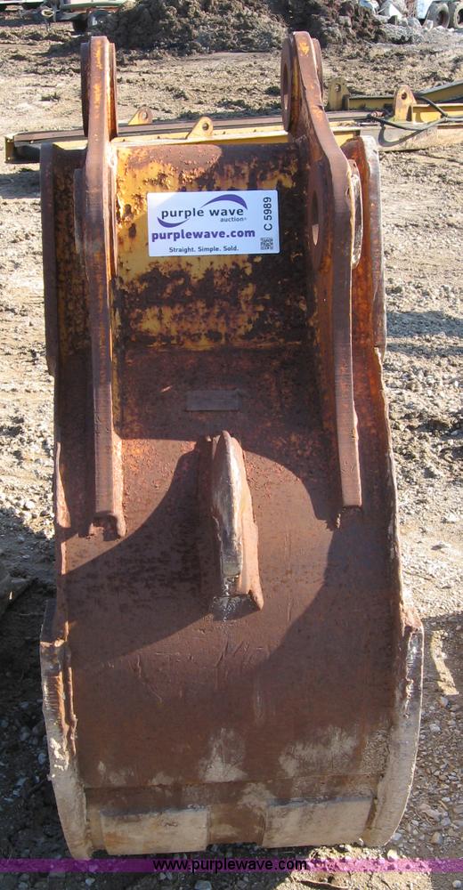 image for item C5989 24" bucket with three teeth