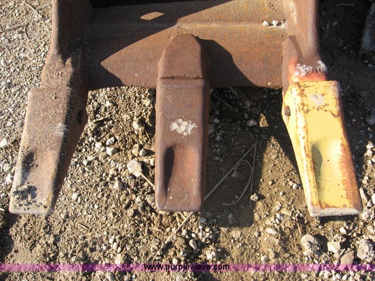 image for item C5989 24" bucket with three teeth