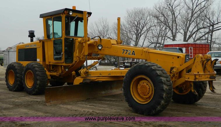 image for item D8767 1984 John Deere 772A motor grader