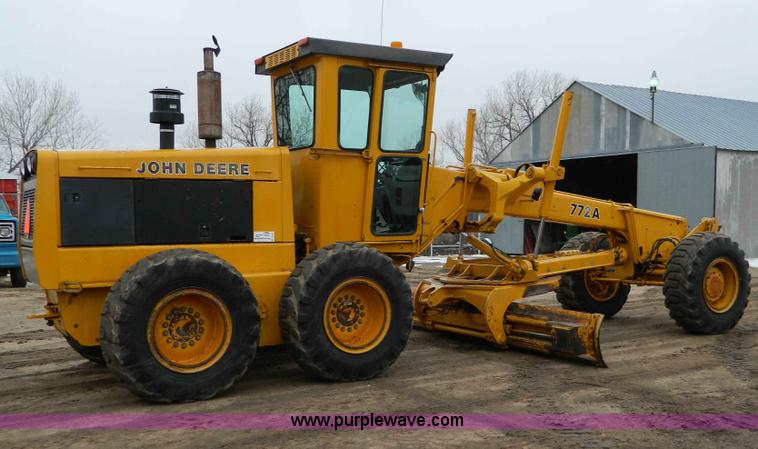 image for item D8767 1984 John Deere 772A motor grader