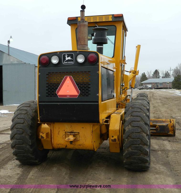 image for item D8767 1984 John Deere 772A motor grader