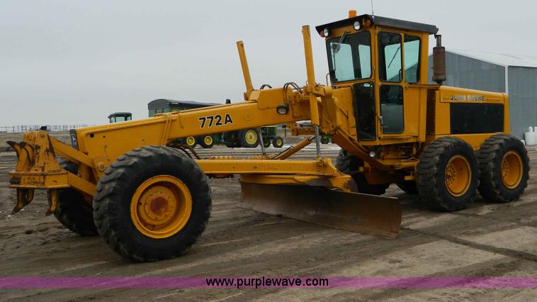 image for item D8767 1984 John Deere 772A motor grader