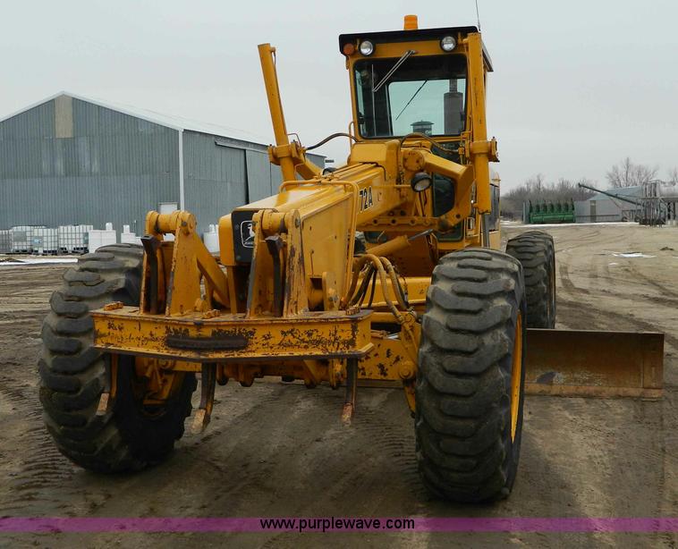 image for item D8767 1984 John Deere 772A motor grader