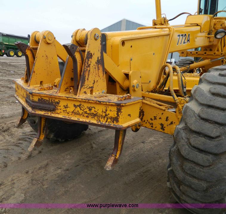 image for item D8767 1984 John Deere 772A motor grader