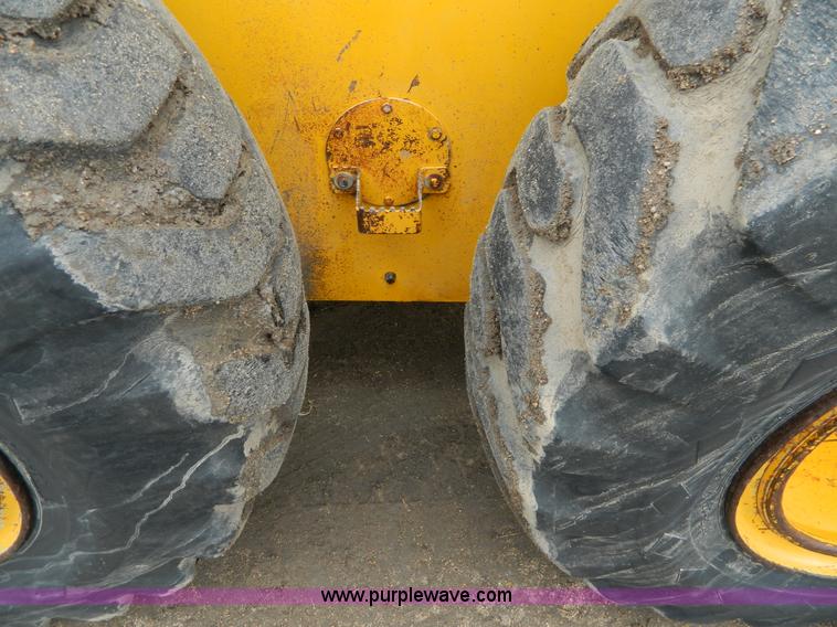 image for item D8767 1984 John Deere 772A motor grader