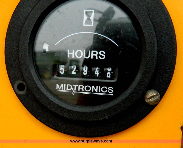 image for item D8767 1984 John Deere 772A motor grader