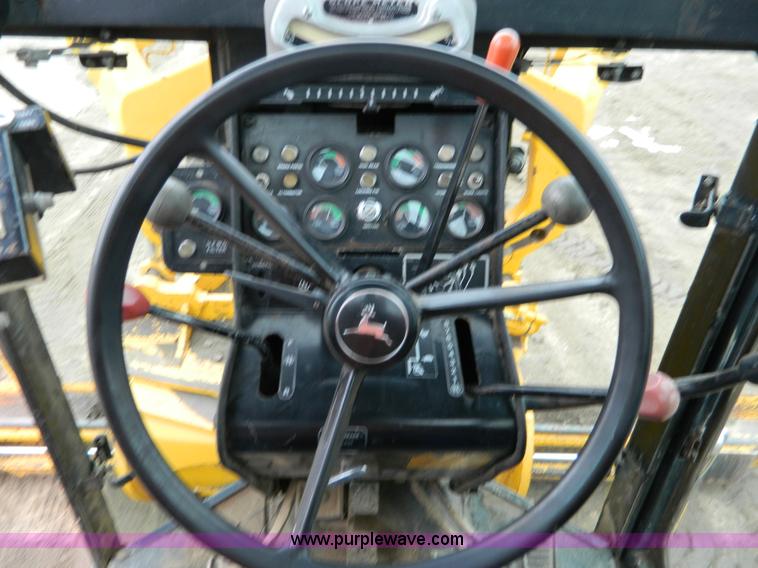 image for item D8767 1984 John Deere 772A motor grader