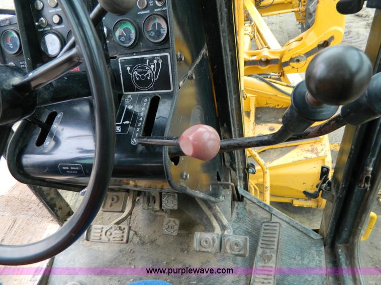 image for item D8767 1984 John Deere 772A motor grader