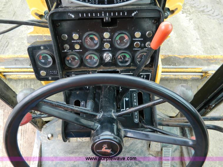 image for item D8767 1984 John Deere 772A motor grader
