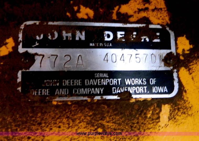 image for item D8767 1984 John Deere 772A motor grader