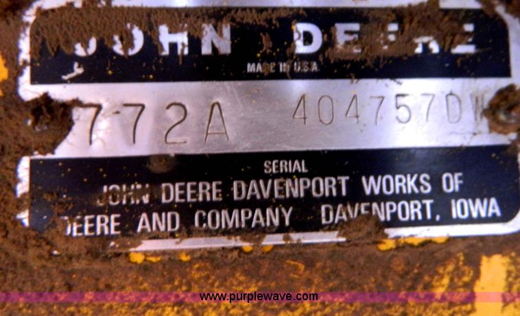 image for item D8767 1984 John Deere 772A motor grader