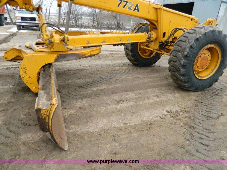 image for item D8767 1984 John Deere 772A motor grader