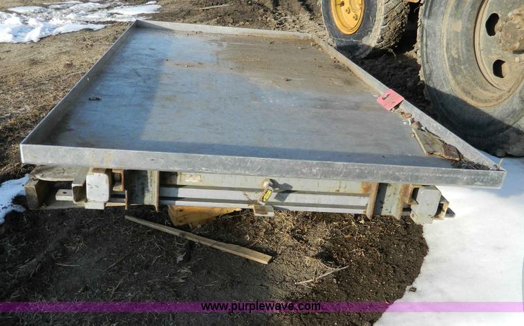 image for item E9384 Fleetwest service bed