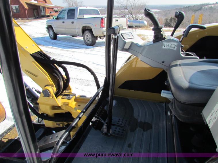 image for item I9536 2010 Caterpillar 302.5C mini excavator