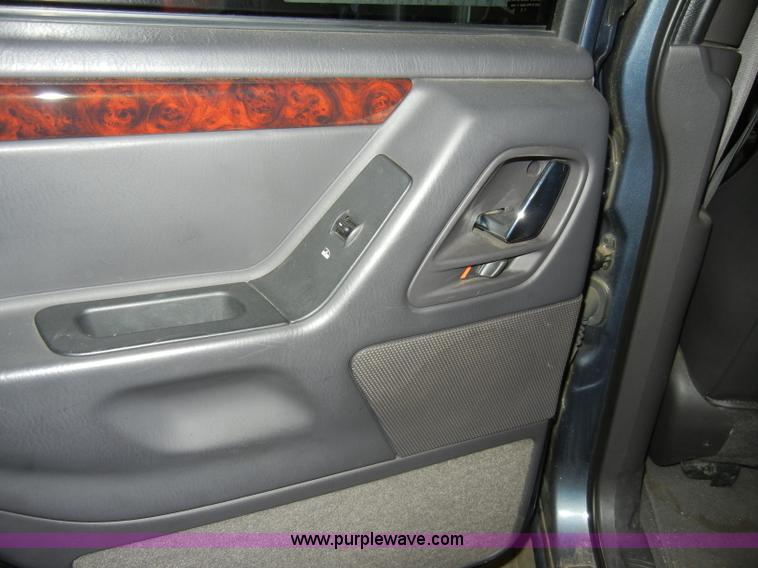 image for item C4079 2001 Jeep Grand Cherokee Limited SUV