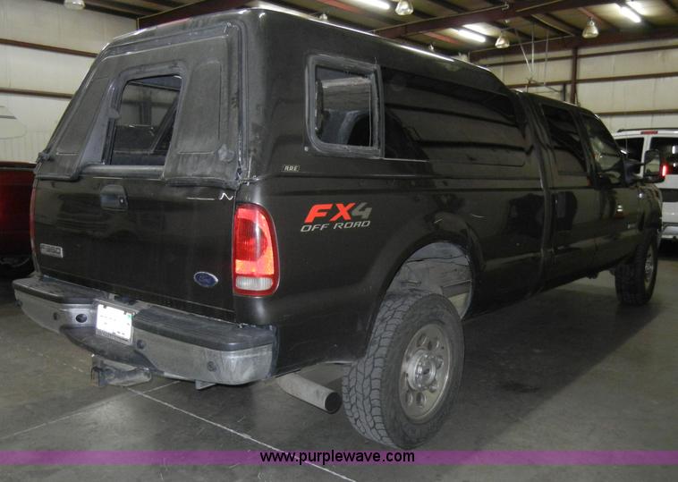 image for item C4081 2005 Ford F350 XLT Super Duty crew cab pickup truck