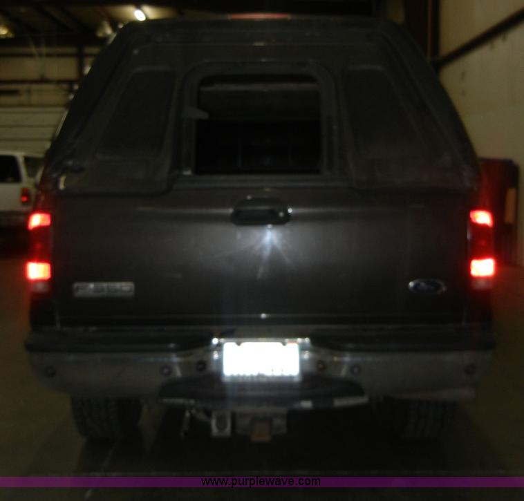 image for item C4081 2005 Ford F350 XLT Super Duty crew cab pickup truck