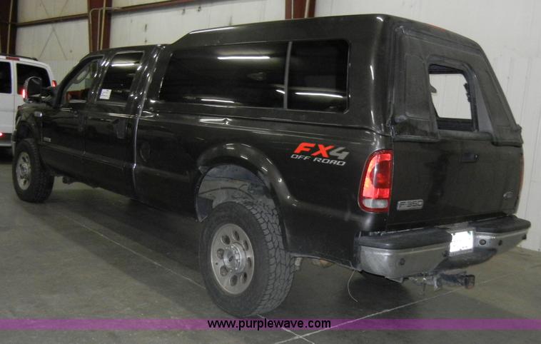 image for item C4081 2005 Ford F350 XLT Super Duty crew cab pickup truck