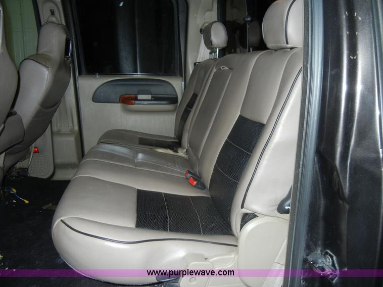 image for item C4081 2005 Ford F350 XLT Super Duty crew cab pickup truck