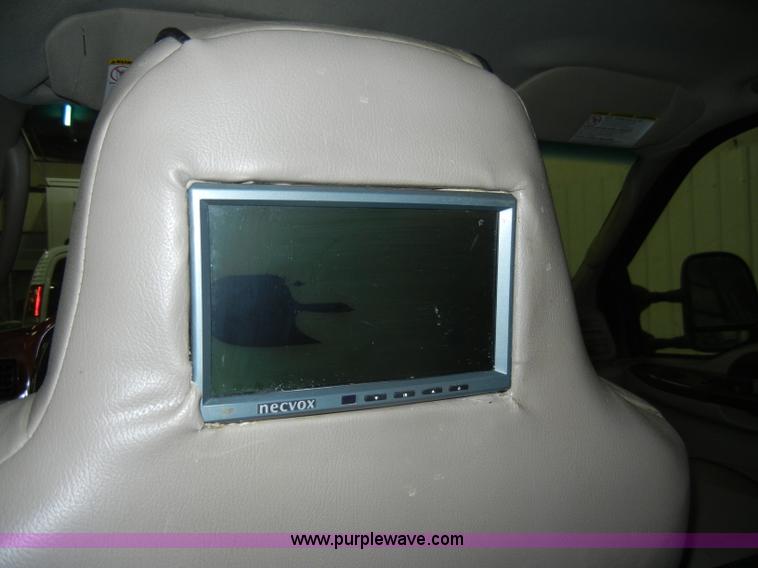 image for item C4081 2005 Ford F350 XLT Super Duty crew cab pickup truck