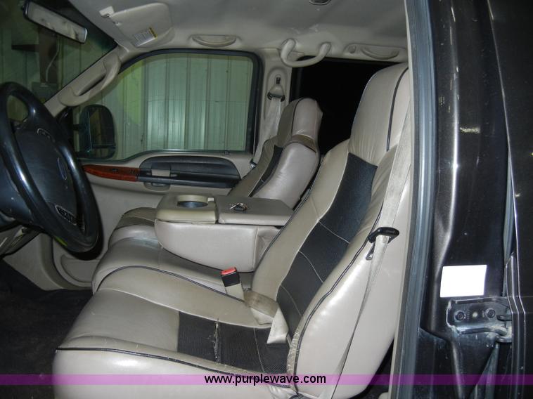 image for item C4081 2005 Ford F350 XLT Super Duty crew cab pickup truck