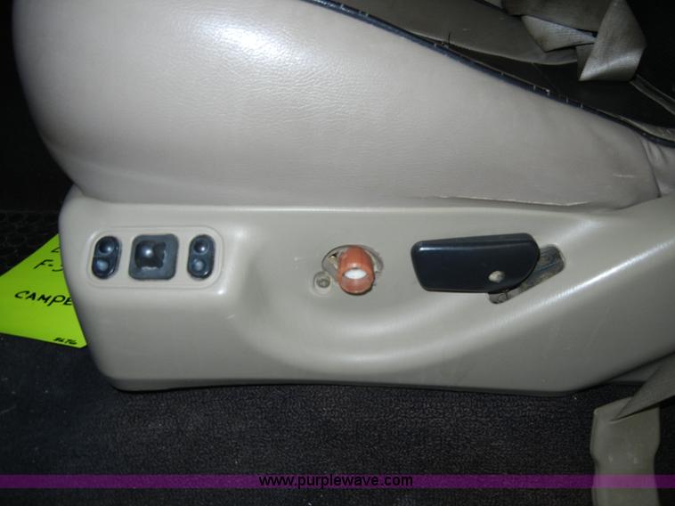 image for item C4081 2005 Ford F350 XLT Super Duty crew cab pickup truck