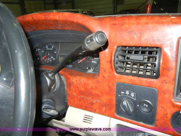 image for item C4081 2005 Ford F350 XLT Super Duty crew cab pickup truck