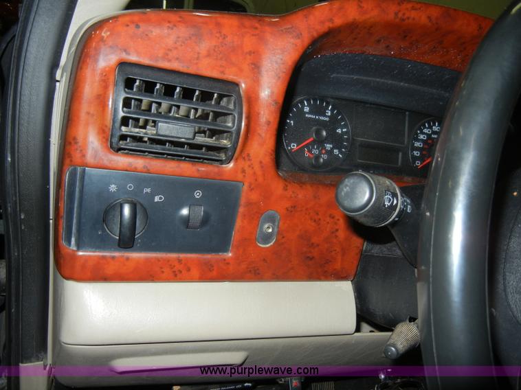 image for item C4081 2005 Ford F350 XLT Super Duty crew cab pickup truck