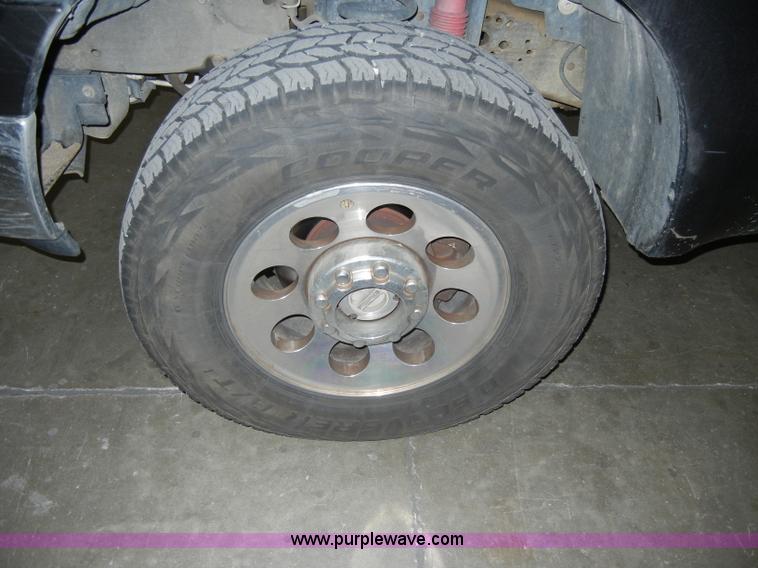 image for item C4081 2005 Ford F350 XLT Super Duty crew cab pickup truck