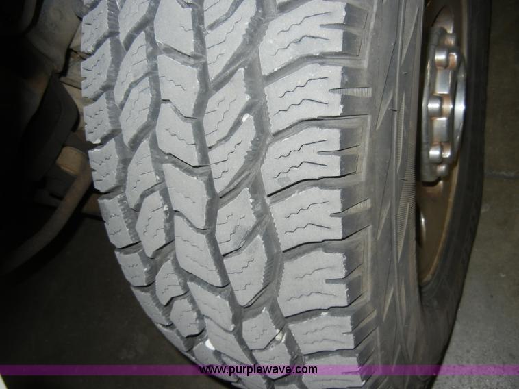 image for item C4081 2005 Ford F350 XLT Super Duty crew cab pickup truck