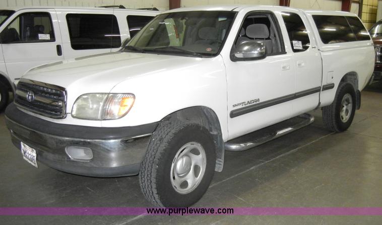 image for item C4082 2002 Toyota Tundra SR5 pickup truck