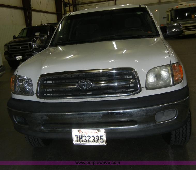 image for item C4082 2002 Toyota Tundra SR5 pickup truck