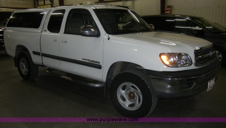 image for item C4082 2002 Toyota Tundra SR5 pickup truck