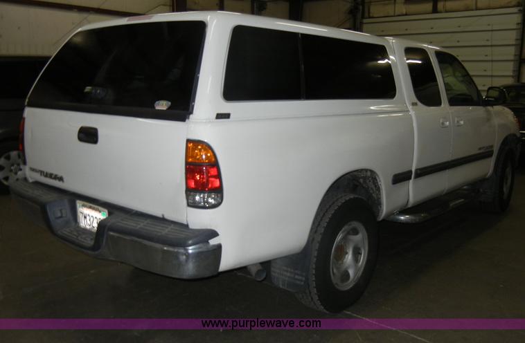 image for item C4082 2002 Toyota Tundra SR5 pickup truck