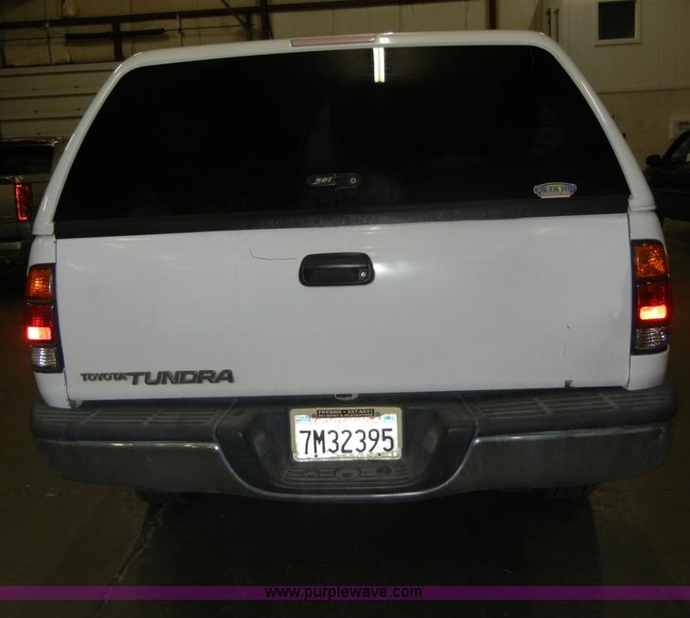 image for item C4082 2002 Toyota Tundra SR5 pickup truck