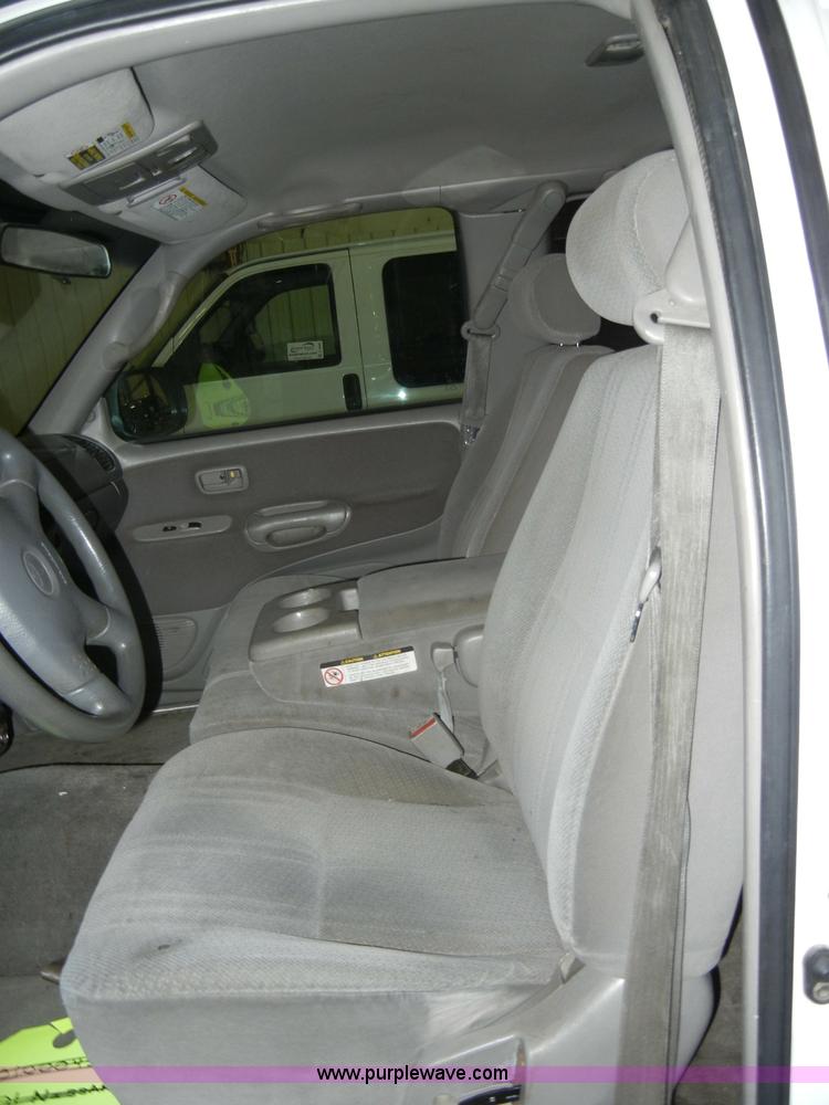 image for item C4082 2002 Toyota Tundra SR5 pickup truck