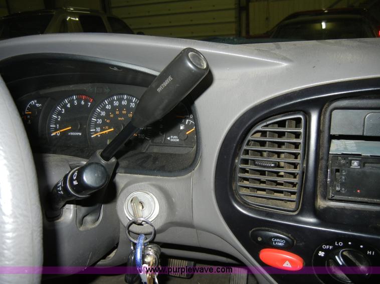 image for item C4082 2002 Toyota Tundra SR5 pickup truck