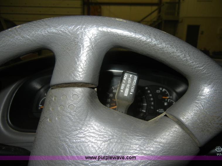 image for item C4082 2002 Toyota Tundra SR5 pickup truck