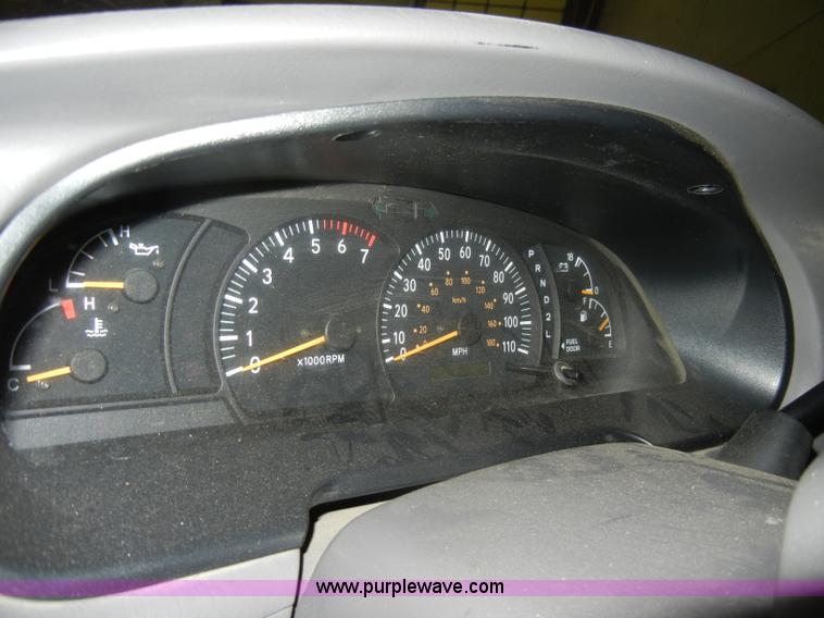 image for item C4082 2002 Toyota Tundra SR5 pickup truck