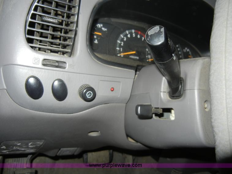 image for item C4082 2002 Toyota Tundra SR5 pickup truck