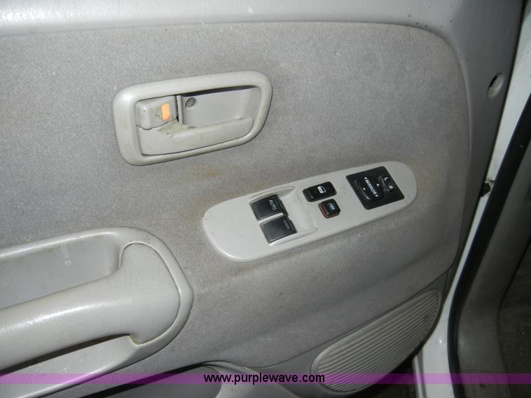 image for item C4082 2002 Toyota Tundra SR5 pickup truck