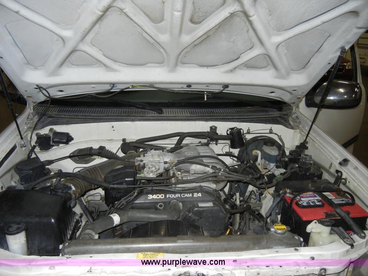 image for item C4082 2002 Toyota Tundra SR5 pickup truck